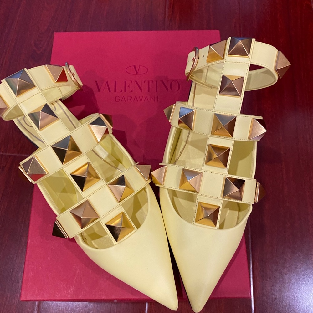 Valentino Garavani Roman stud flats lime sorbet